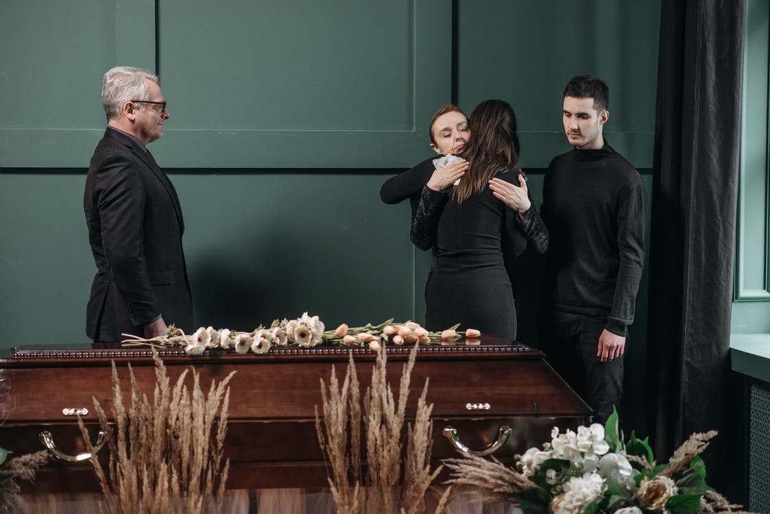 Should You Use the Services of a Funeral Director?￼